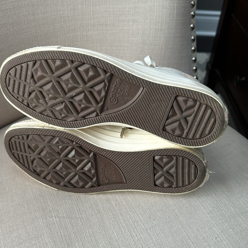 Women’s Converse - Picture 8 of 8